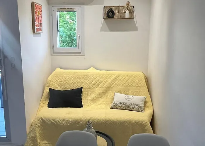 Dans Avec Piscine Proche Apartament