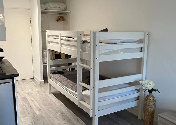 Dans Avec Piscine Proche Apartament