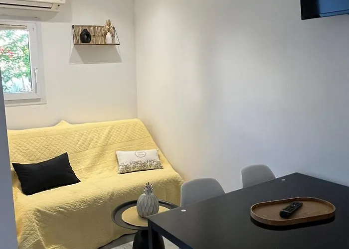 Apartament Dans Avec Piscine Proche